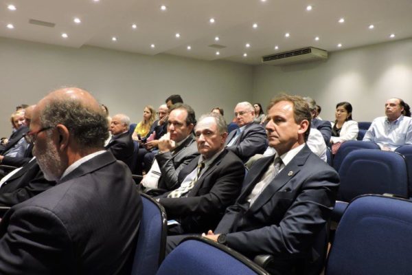 Steffen (a dir), Ognev Cosac (centro) e Fernando Gomes (a esq) durante a fala do Ministro